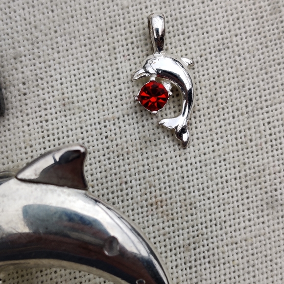 🐬 Vintage dolphin lovers pendant lot - Picture 5 of 5